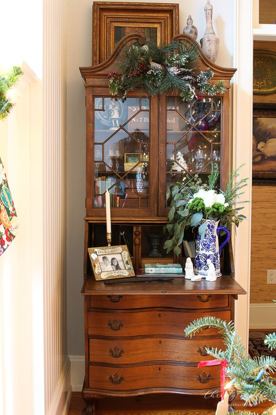 聖誕居家靈感：櫥櫃是展示舞台 - 百韻古董傢俱文物 Bai Win Collection
